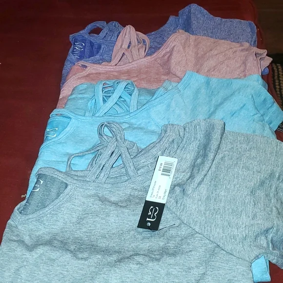 Bundle of Under Contol 3x workout shirts - Picture 1 of 5